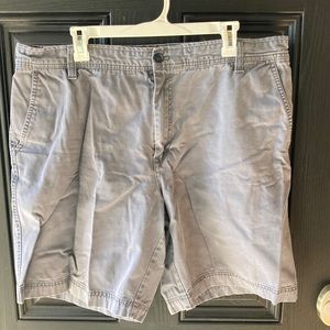 Izod Saltwater grey men’s shorts size 40